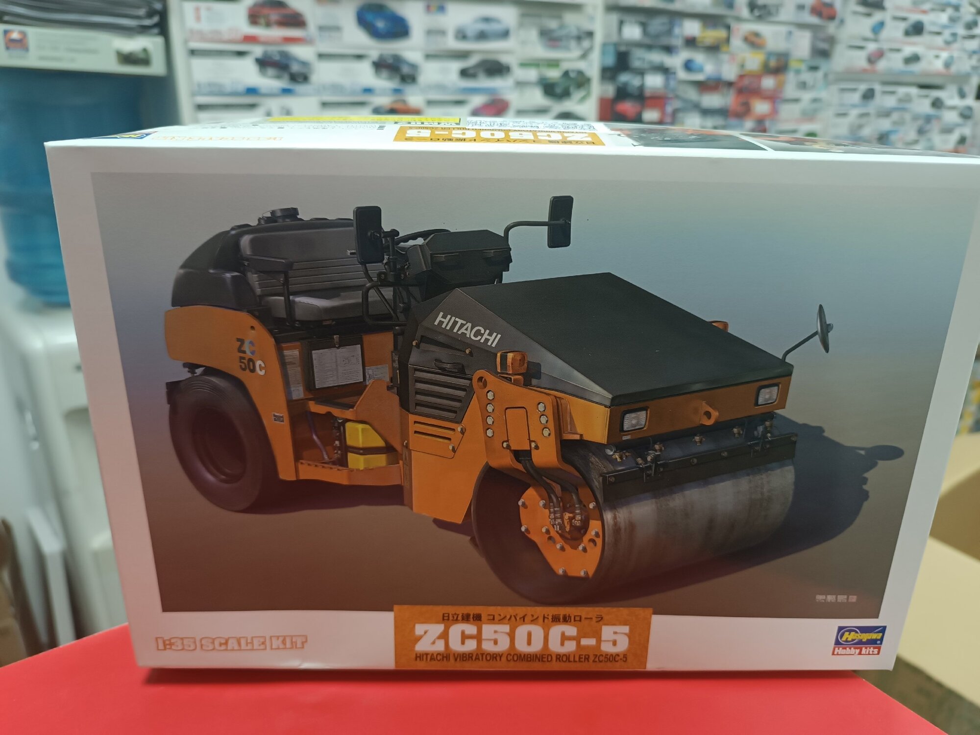 Сборная модель Hasegawa 1:35 66002-Вибрационный каток HITACHI VIBRATORY COMBINED ROLLER ZC50C-5