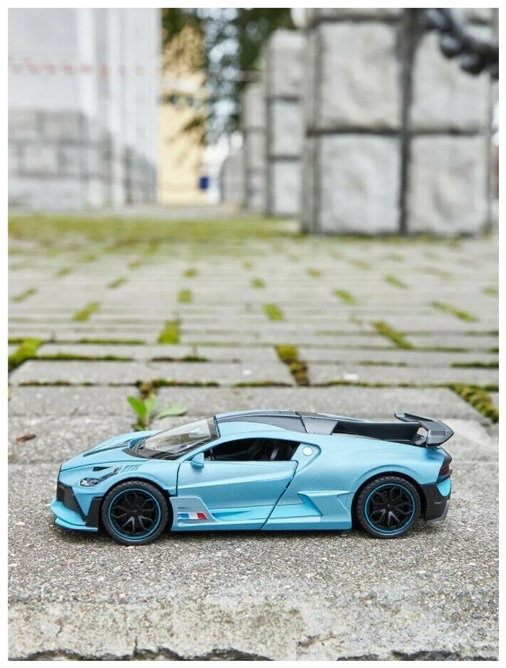 Коллекционная модель машинки Bugatti Divo (Бугатти Диво), масштаб 1:32 ...