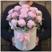 17 розовых пионов Сара Бернар с эвкалиптом в шляпной коробке. Букет 75 Kimbirly Flowers