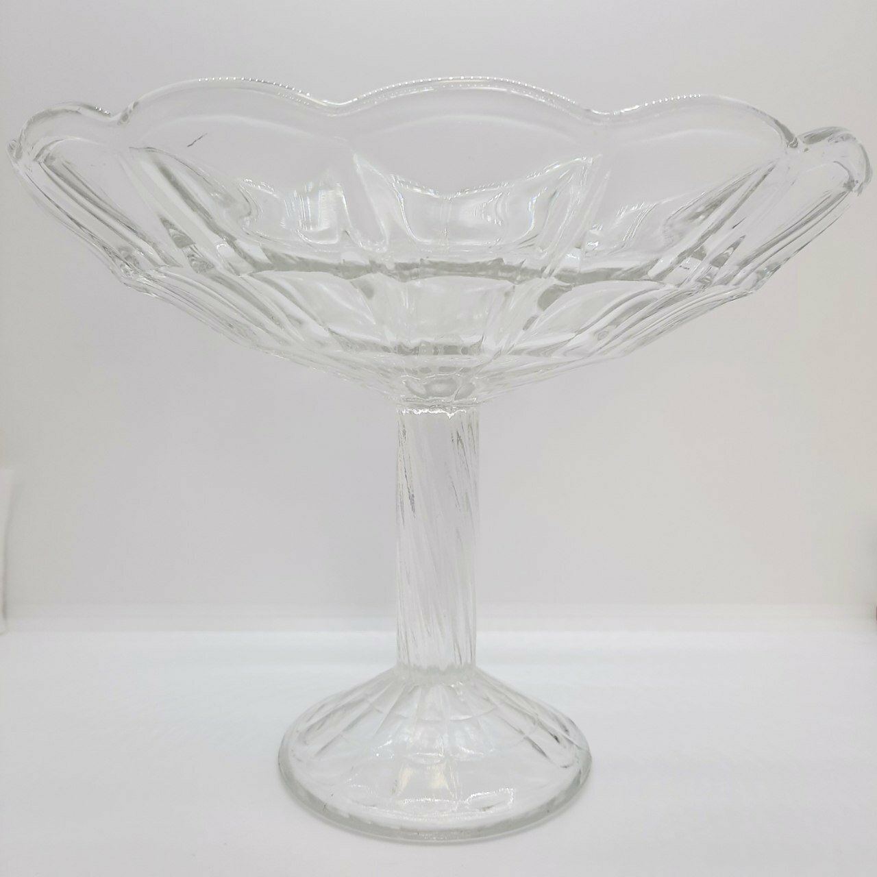 фото Ваза (фруктовница) на витой ножке, стекло, пресс, СССР, 1960-1980 гг.