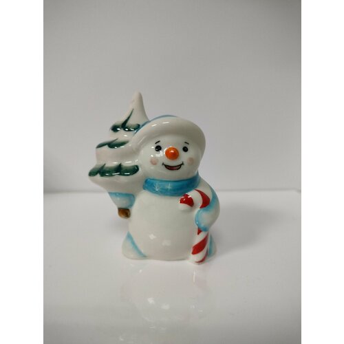 Фигурка фарфоровая Снеговик с елкой новогодняя. Ручная работа Россия.