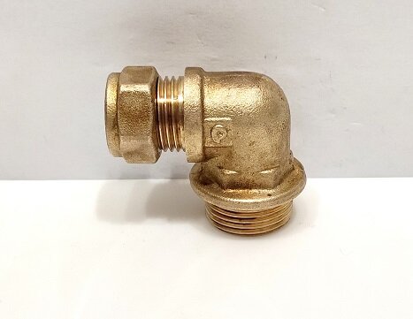 Уголок с переходом на наружную резьбу 15 х 3/4