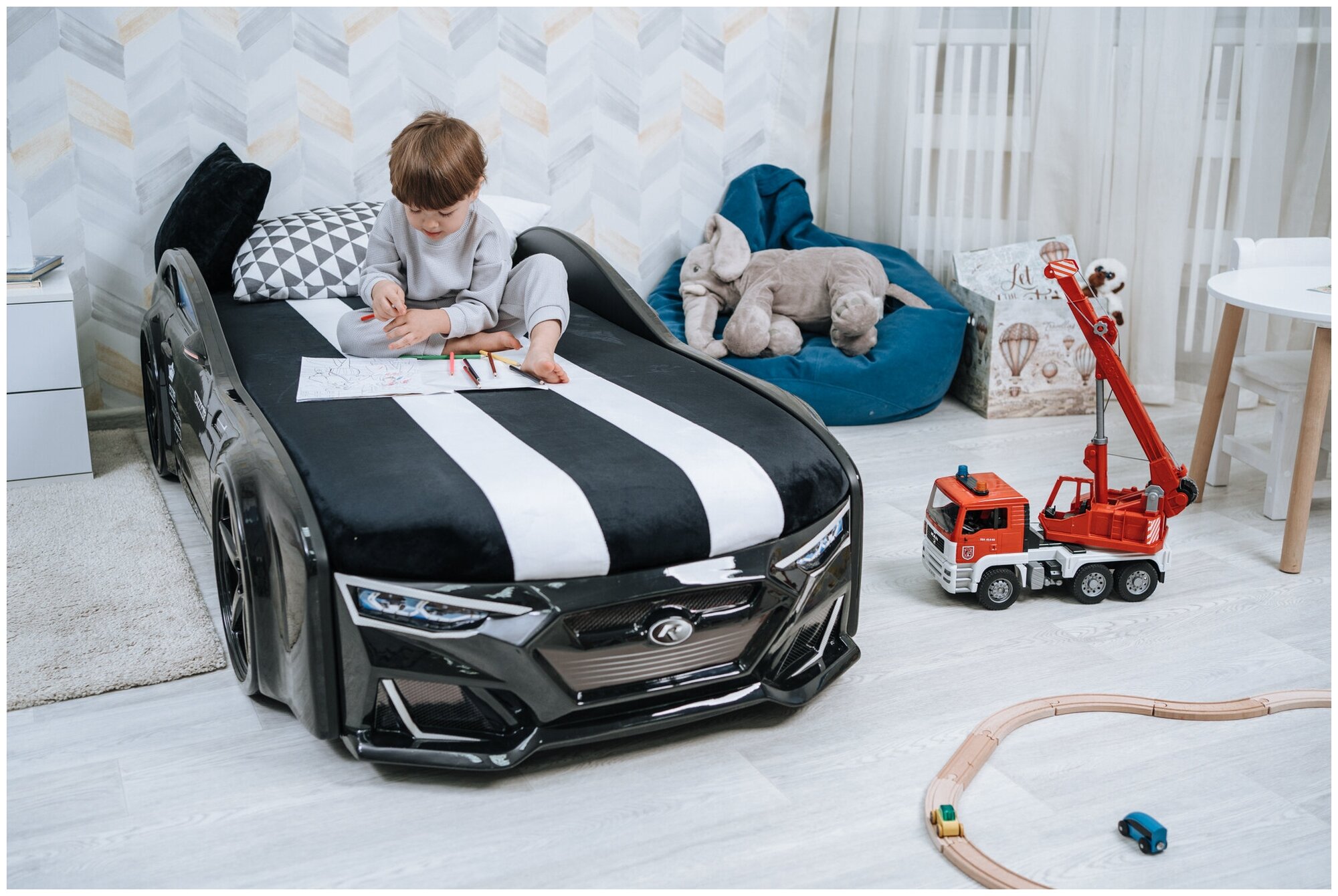 Кровать детская Romack Dynamic-M черная 80*200 с подсветкой фар, подъемным механизмом, ящиком для белья, матрас 80*200 см