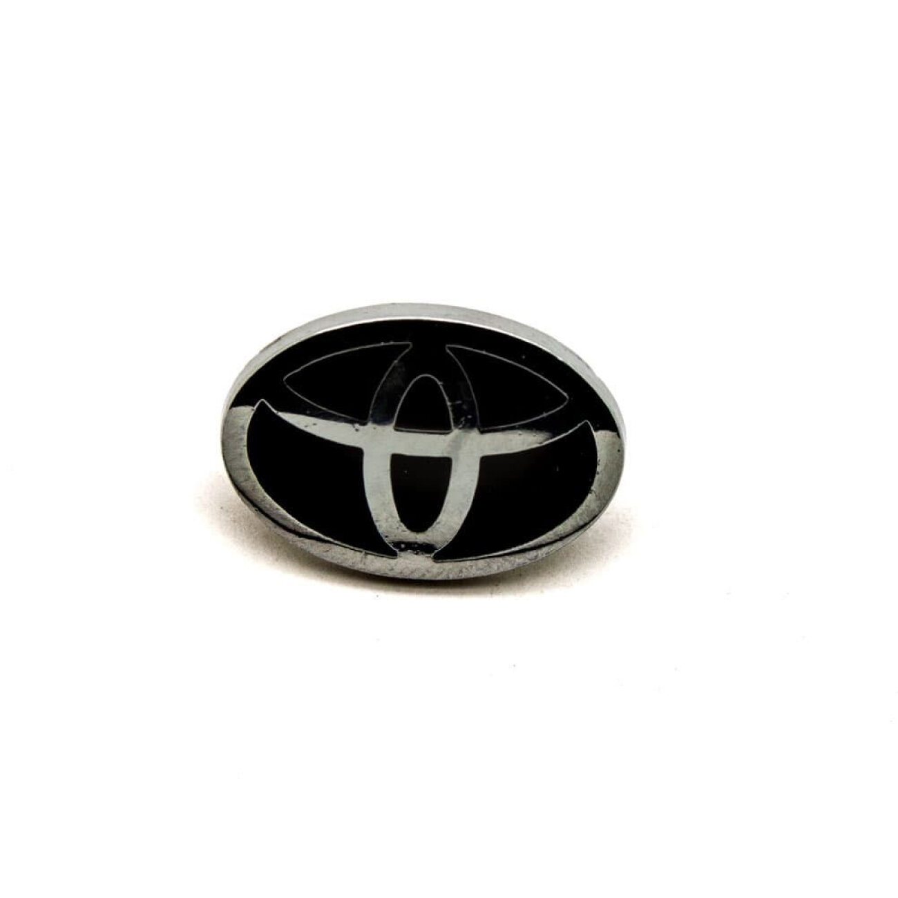 Эмблема универсальная с логотипом Toyota 17 мм