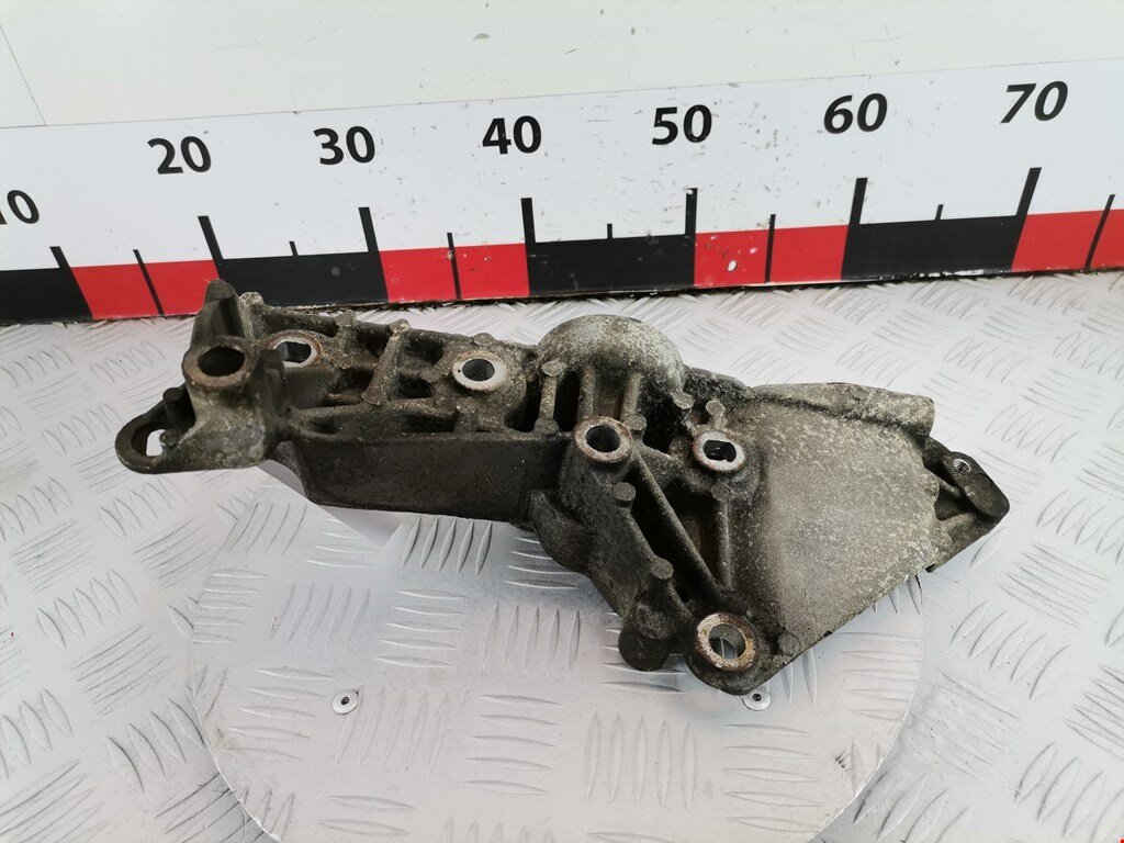 Кронштейн генератора Renault Megane 2 8200357679 арт. 1543509
