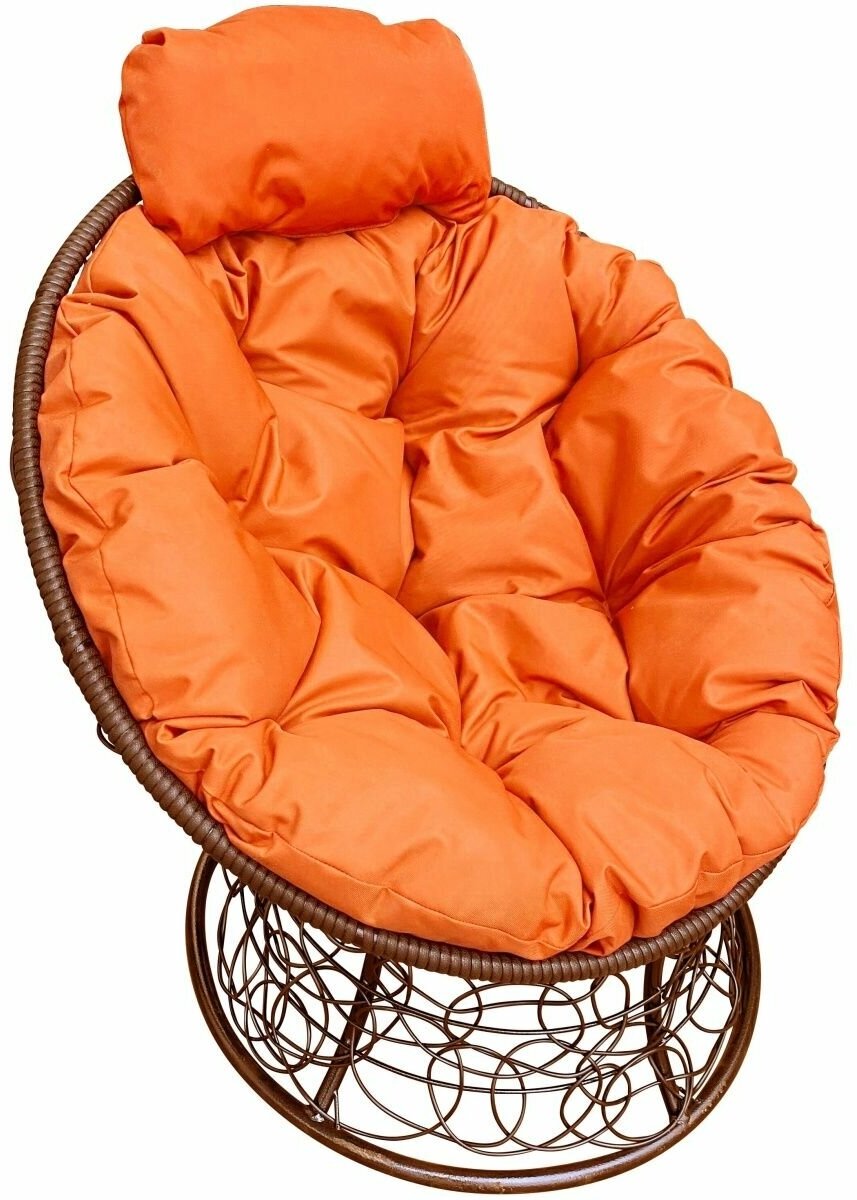 Кресло с ротангом и подушкой