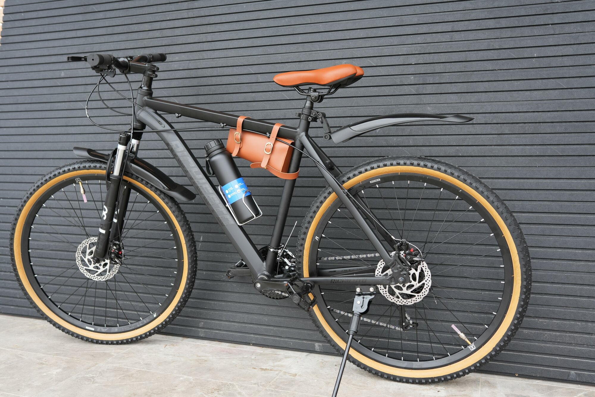 "Взрослый горный велосипед RICHIESTO 27.5 с алюминиевой рамой 20", черно-коричневый модель 2024