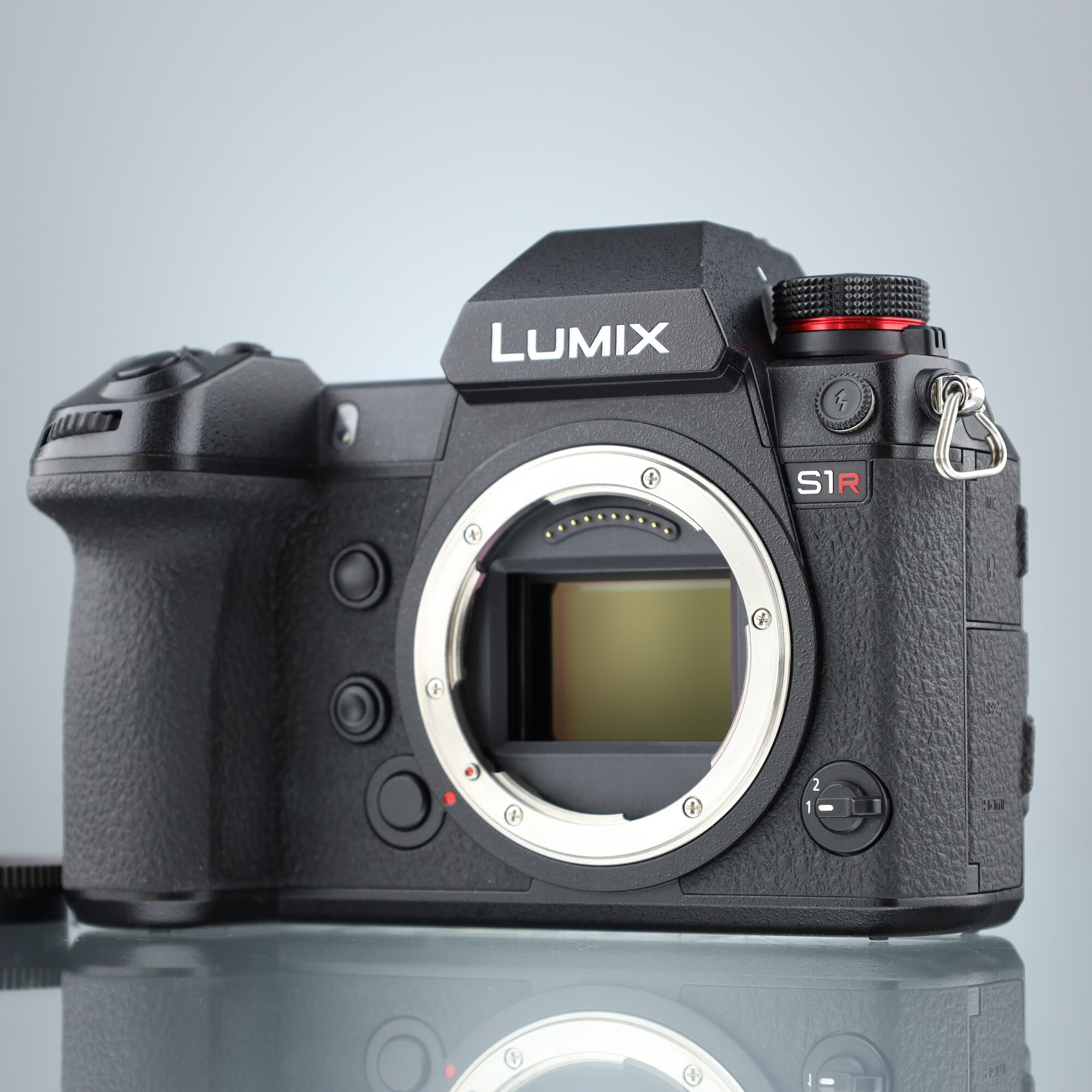 Фотоаппарат Panasonic Lumix DC-S1R Body, черный