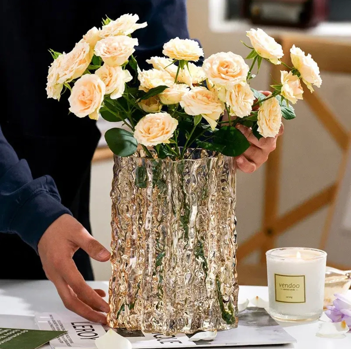 фото Ваза стеклянная для цветов и сухоцветов