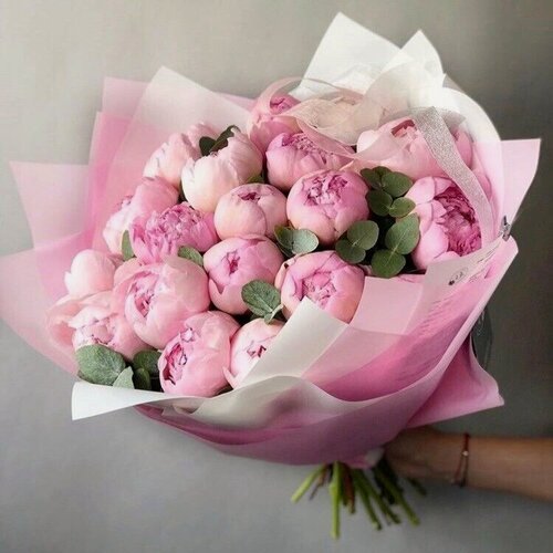 Изображение товара Букет из розовых пионов 17 шт и эвкалипта, красивый букет цветов, шикарный, премиум цветы, премиум букет