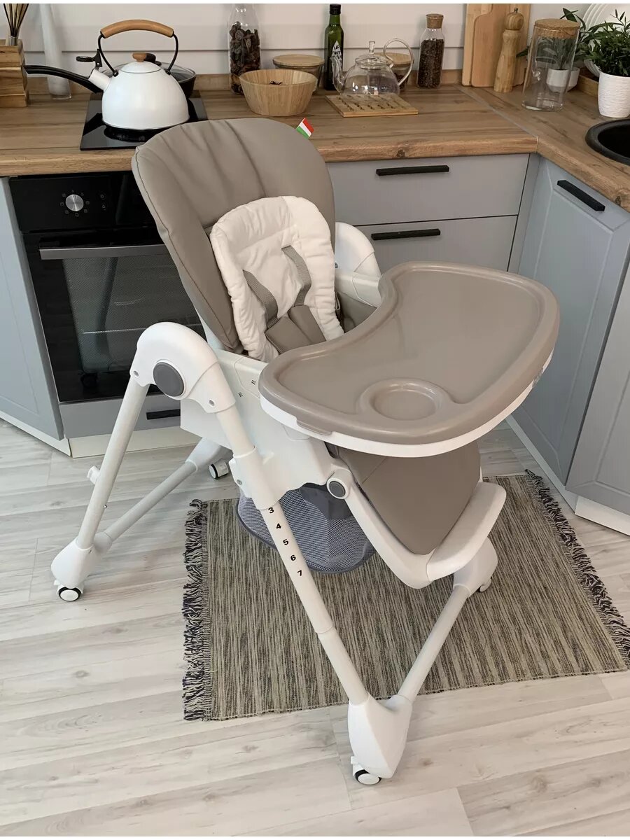 Стульчик для кормления ребенка Bella Baby складной серый на колесах с чехлом из экокожи