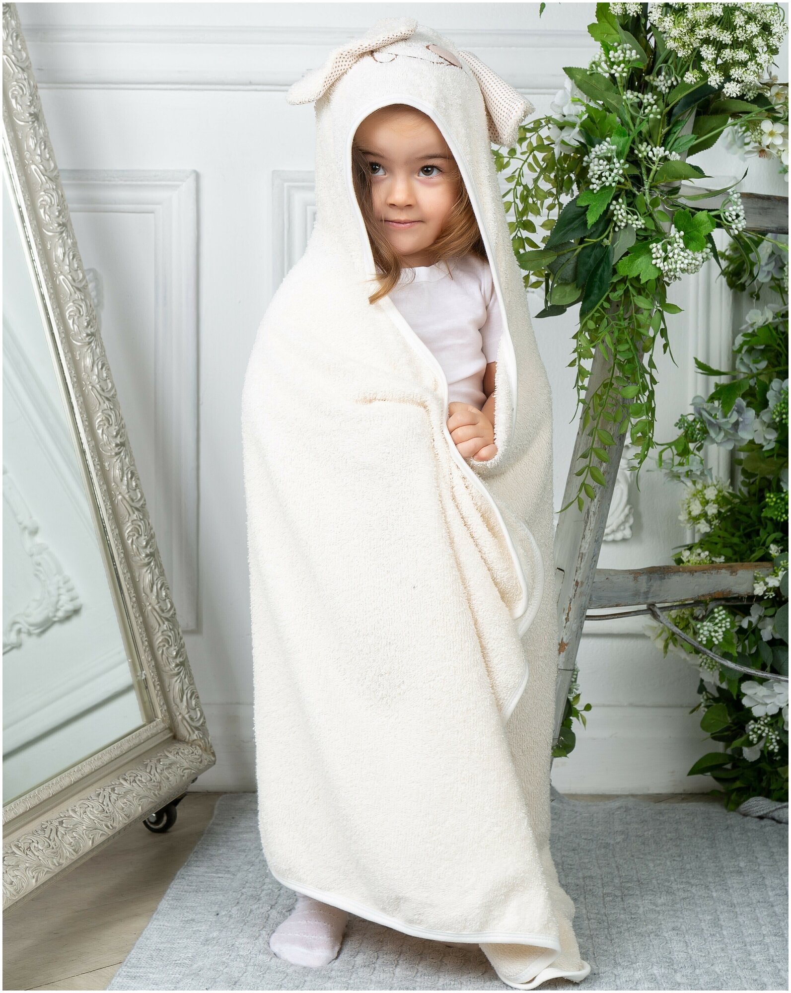 Полотенце-уголок махровое с капюшоном детское "Мышонок" молочный - фотография № 1