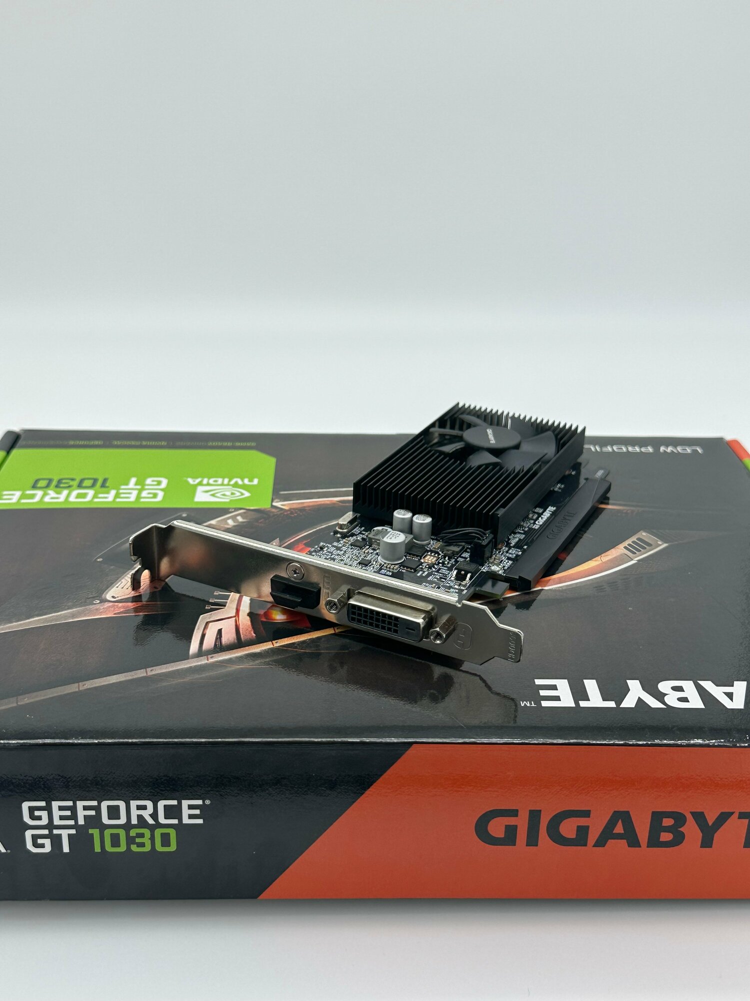 Видеокарта GIGABYTE nVidia GeForce GT 1030 , , 2Гб, DDR4, Low Profile, Ret - фото №6