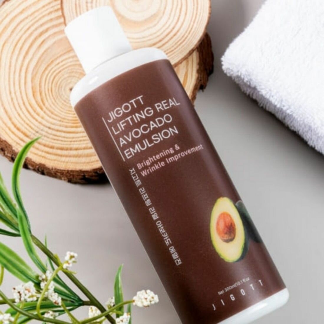 Картинки Jigott Эмульсия с экстрактом авокадо / Lifting Real Avocado Emulsion, 300 мл