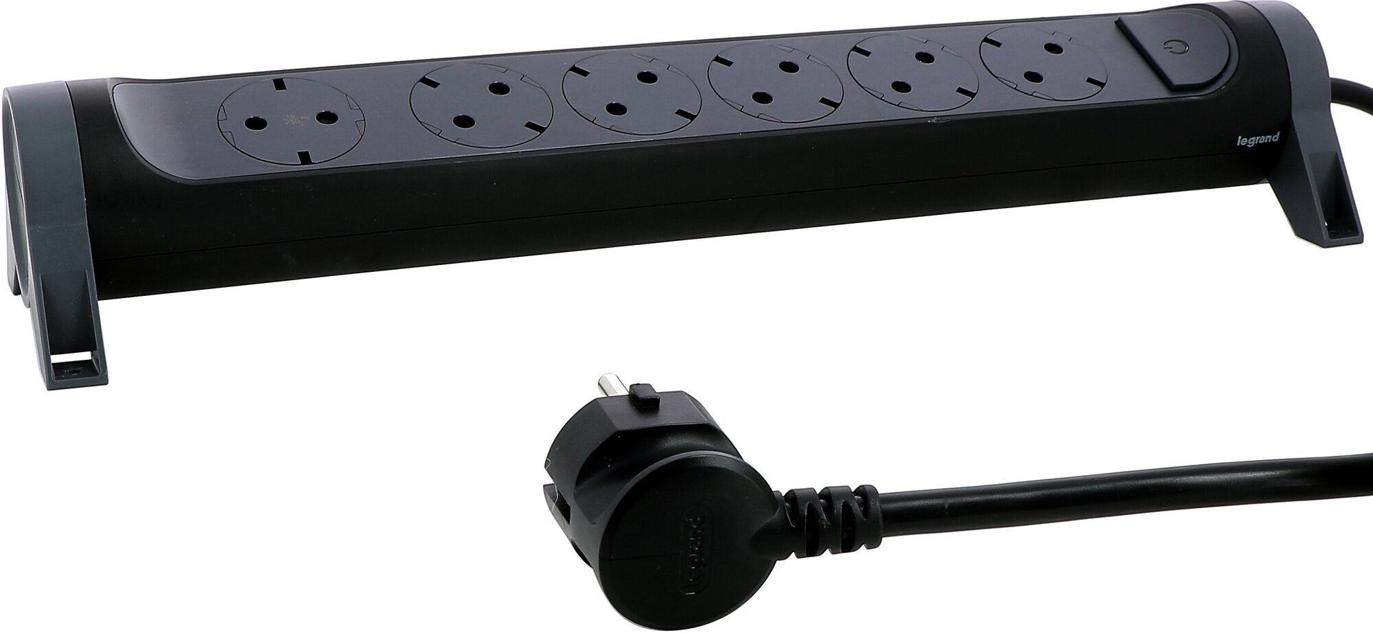 Удлинитель с заземлением Legrand 6 розеток с кабелем 3 м., с кнопкой включения и поворотным основанием, цвет: черный , арт. 694540 - фотография № 4