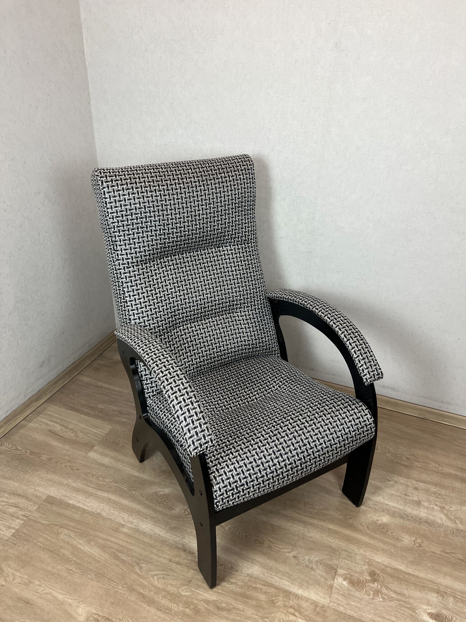 Кресло Классика для дома и дачи, мягкое, обивка из рогожки, цвет серый - фотография № 5