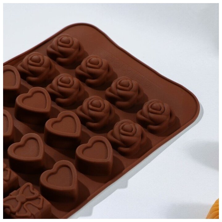 Доляна Форма для шоколада Доляна «Подарок, сердце, роза», силикон, 23,2×13,8×1,1 см, 24 ячейки (2,6×2,6×2 см), цвет микс
