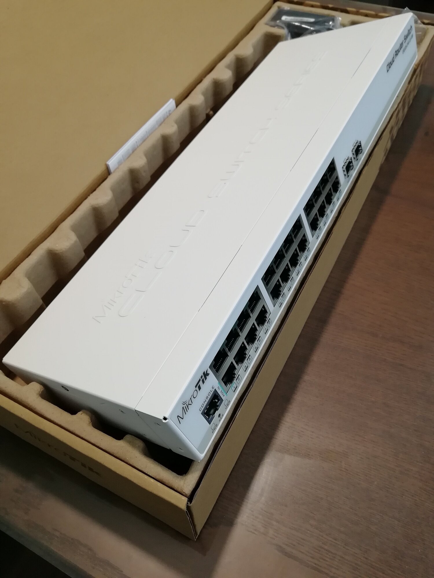 Коммутатор MikroTik CRS326-24G-2S+RM