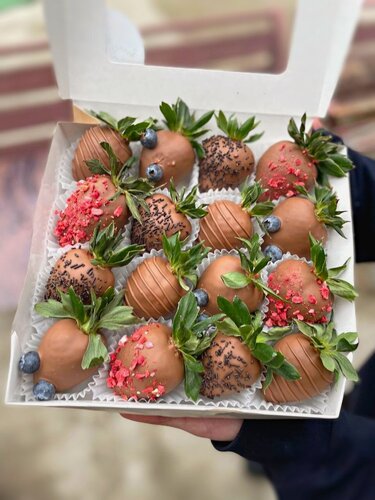 Изображение товара "Лесная сказка Sweet Berry", букет вкусов из свежей клубники и молочного шоколада