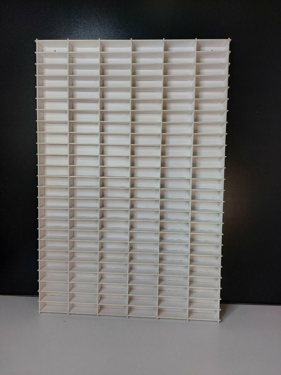 Органайзер вертикальный настенный, деревянный, для коллекции машинок масштабом 1:64, 150 ячеек