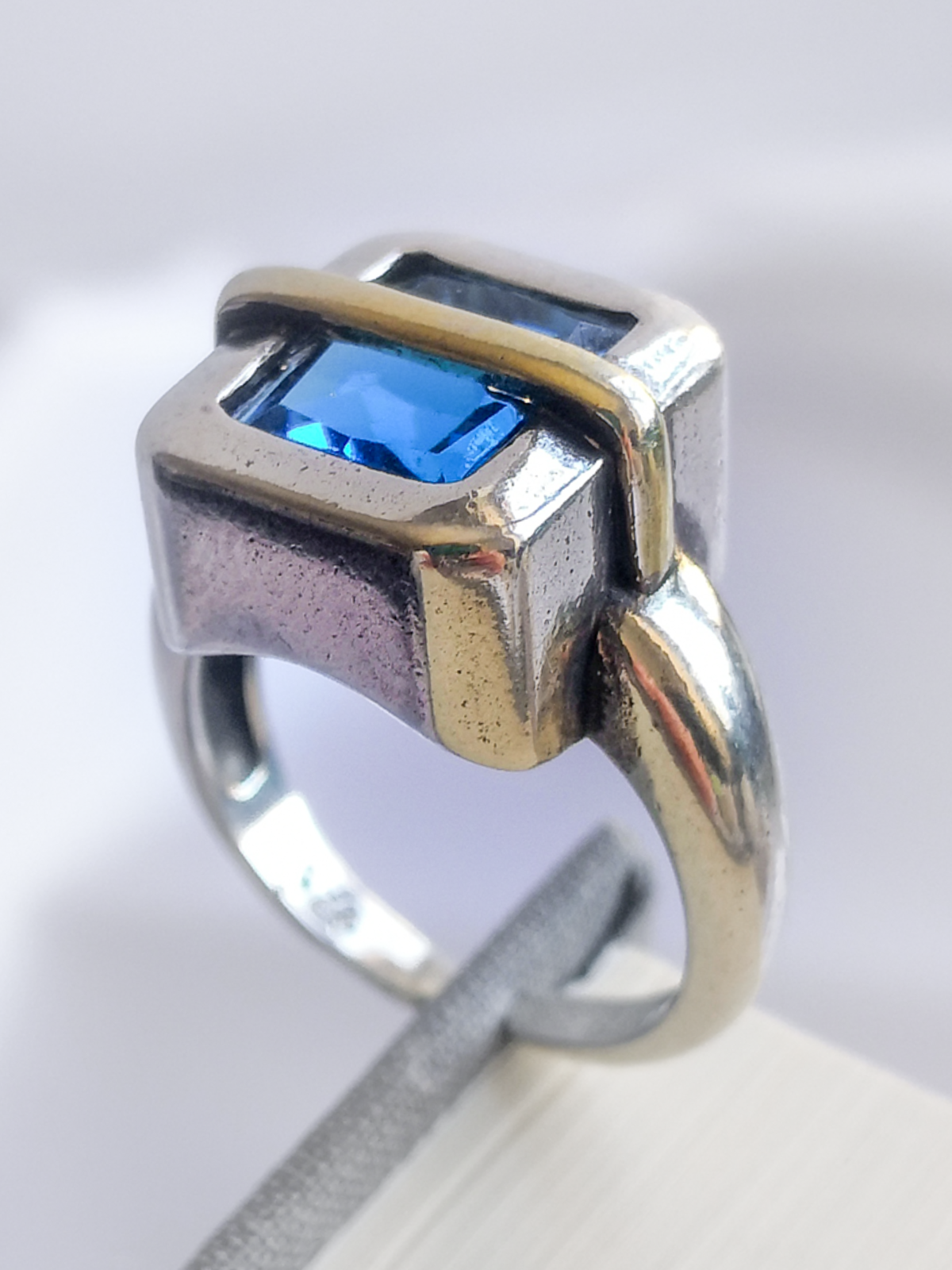 Кольцо MariArsi, стекло, изумруд синтетический, искусственный камень