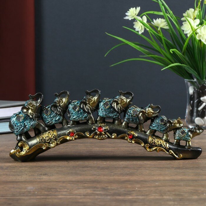 Фигура полистоун  Семь слонов в синей попоне с кистями и зеркалами на бивне   10 5 5 28 см