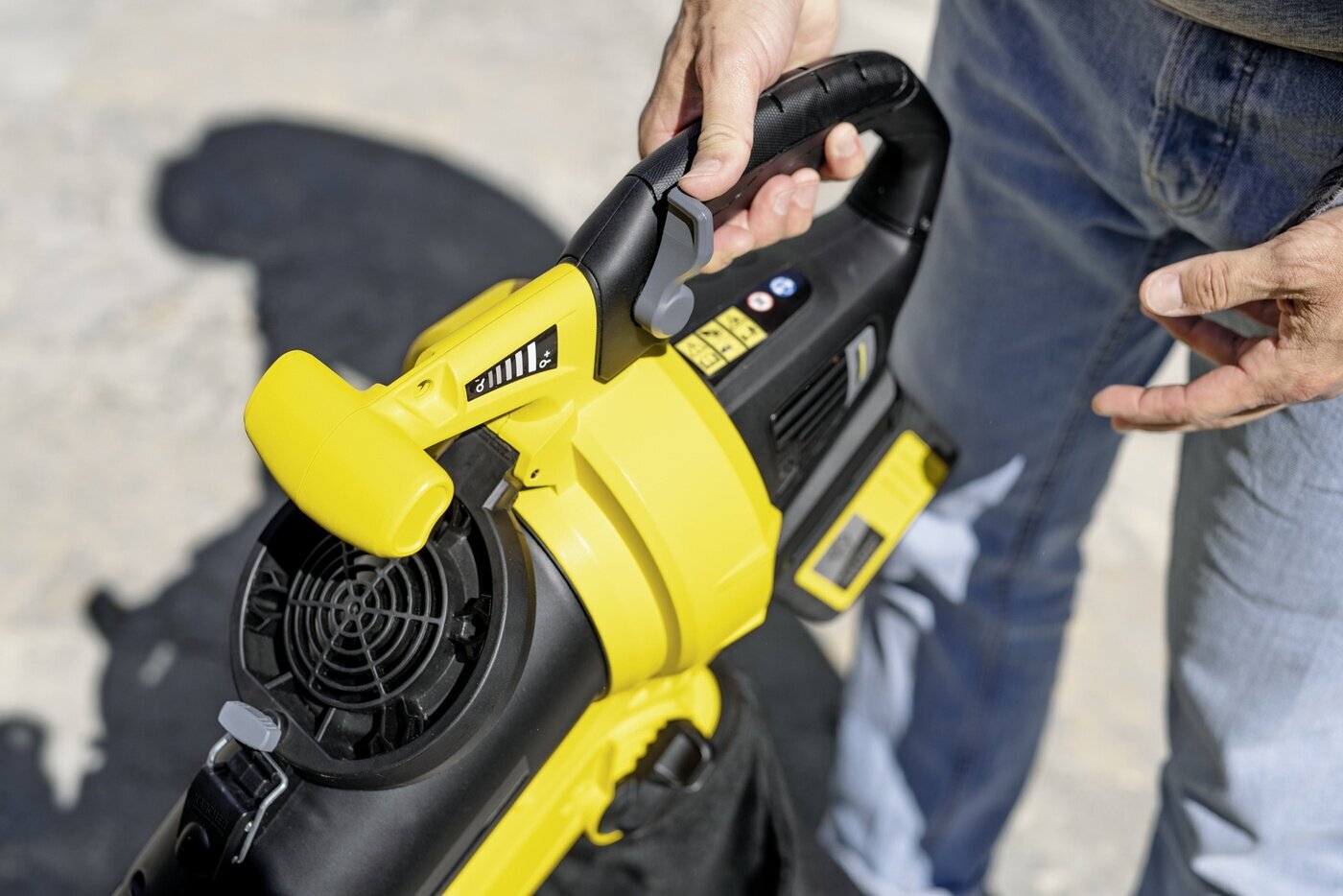 Аккумуляторный садовый пылесос KARCHER BLV 18-200 Battery без АКБ 18 В