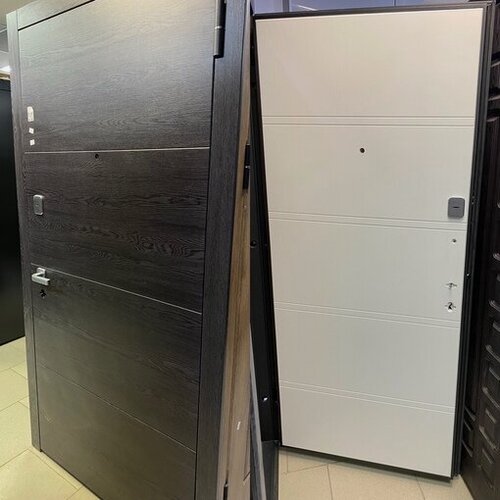 Изображение товара Входная дверь для квартиры с белой панелью Концепт 7301 ЯБЭ 96 левая 8 см