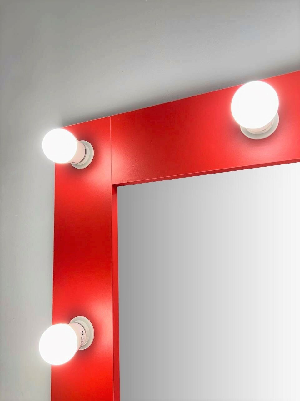 Гримерное зеркало BeautyUp 60/60 с комплектом лампочек цвет "Красный" - фотография № 6