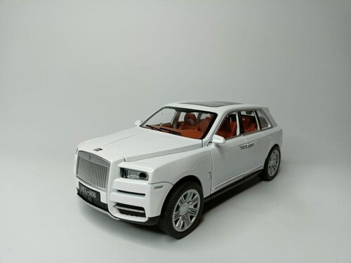 Коллекционная машинка игрушка металлическая Rolls Royce Сullinan для мальчиков масштабная модель 1:24 белая
