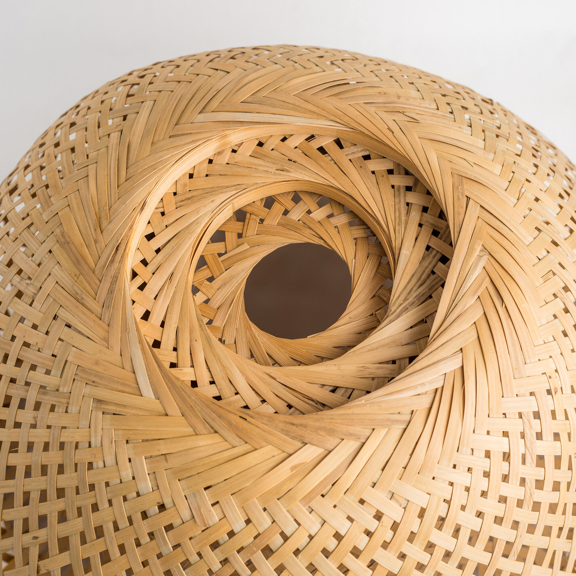 Абажур плетеный из бамбука, D 36 см - фотография № 6