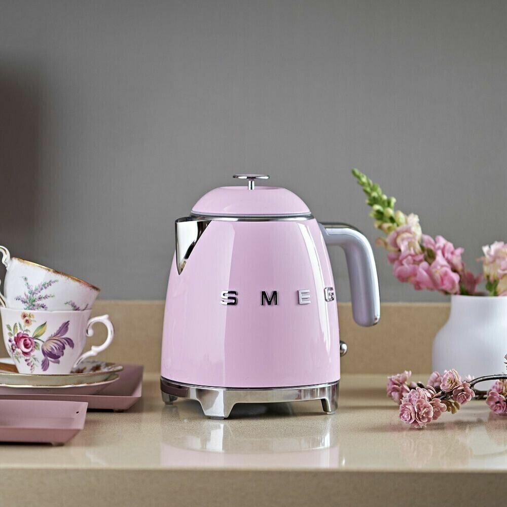 Электрический чайник SMEG KLF05PKEU розовый глянцевый в стиле 50х годов, объем 0,8 л, мощность 1400 Вт,
