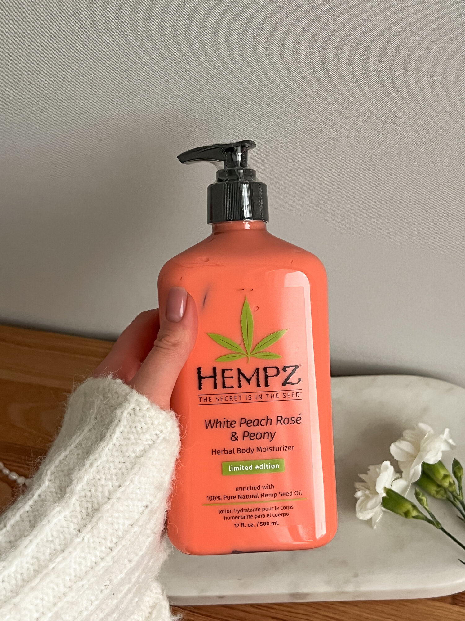 Изображение Hempz Молочко для тела Белый Персик, Роза и пион White Peach Rose & Peony 500 мл