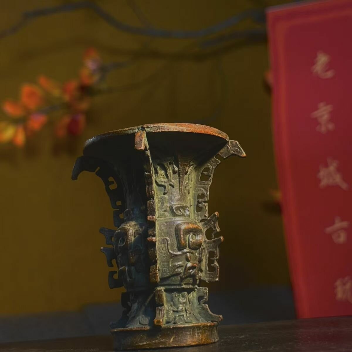 ИмитацияАнтикварная металлическая ваза