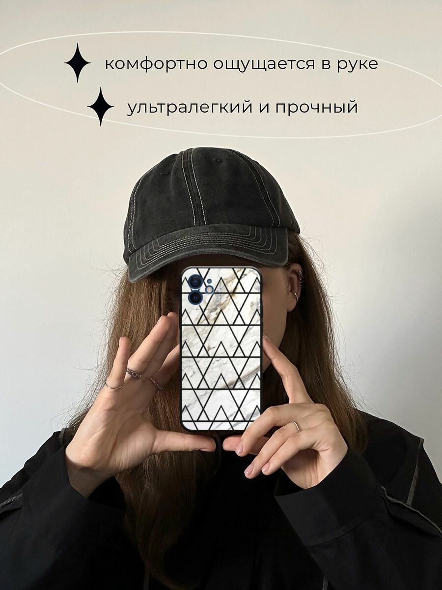 Черный матовый чехол на Apple iPhone 12 mini / Айфон 12 Мини с принтом "Белый мрамор с узорами треугольниками" — фото 1