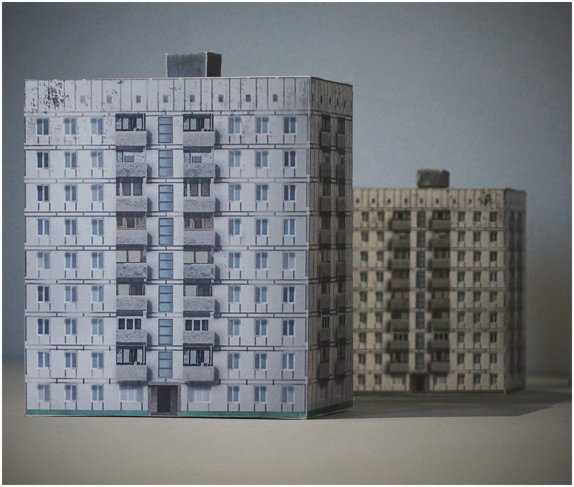Сборная 3д модель зданий "Этажи. Создай свой район. Книга 1" конструктор бумажный 10 домов панельки 1:300