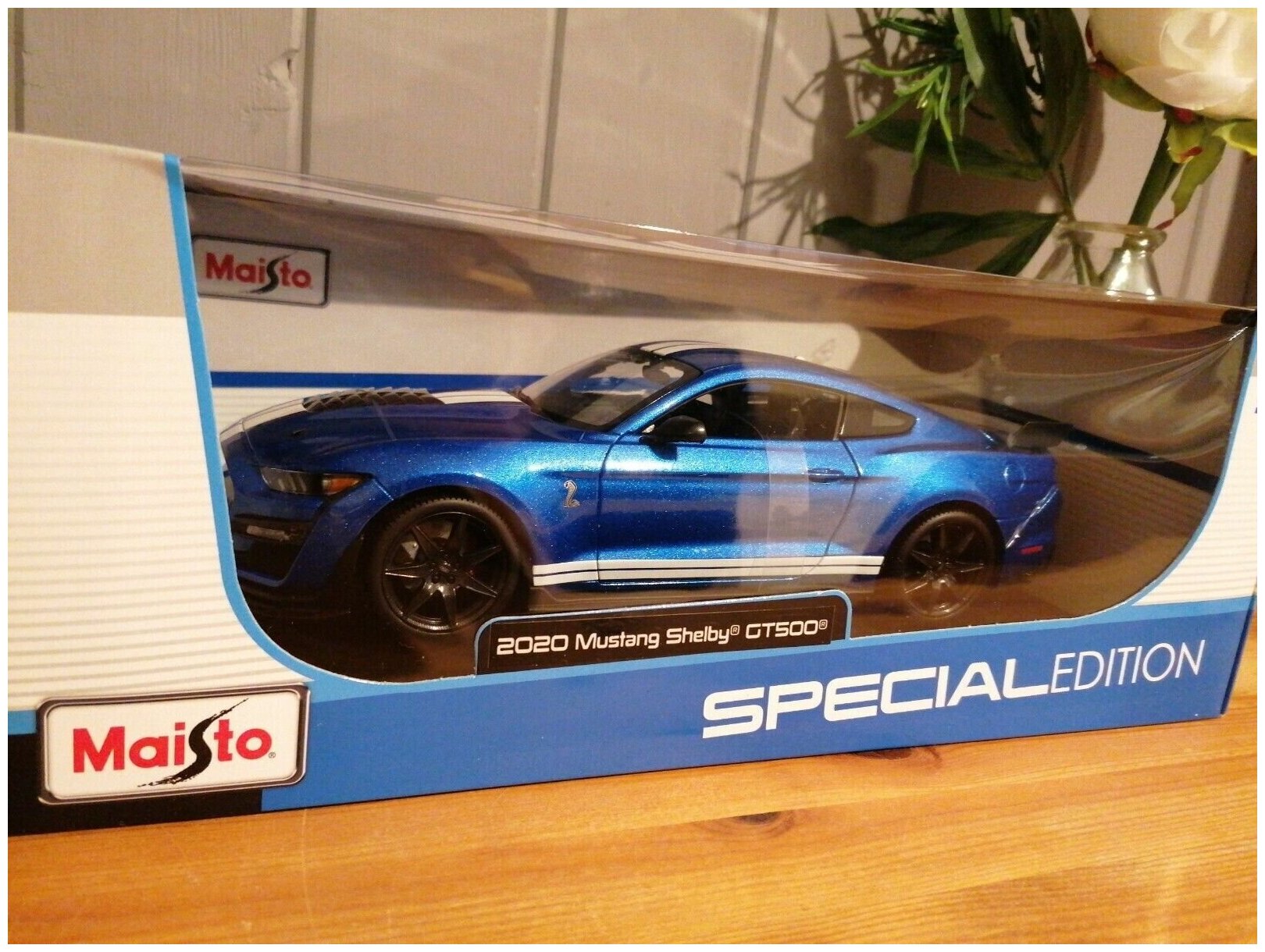 Maisto Машинка Ford Shelby GT500 2020, 1:18 оранжевая - фото №4