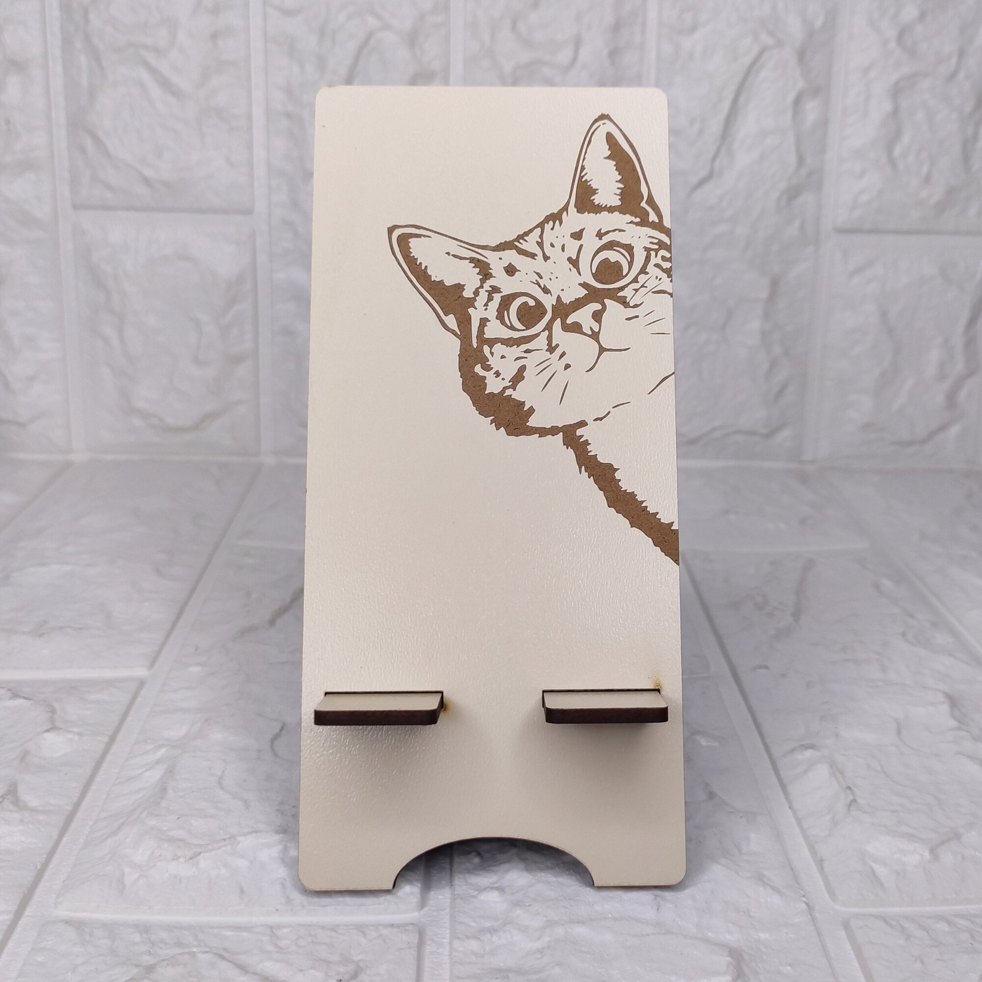 Подставка деревянная под телефон "Кот"