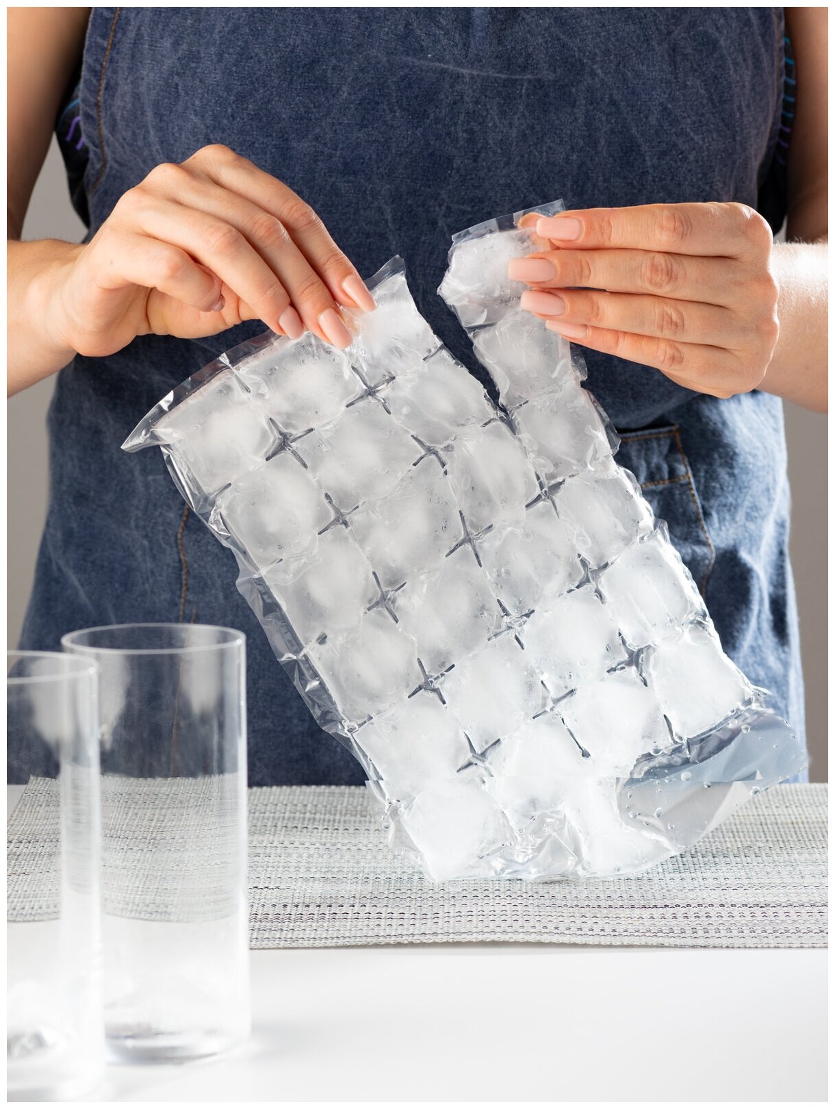 Форма для льда, Shiny Kitchen, Одноразовые пакеты для заморозки льда, Формочки полиэтилен кубики, Ячейки для фруктового льда - фотография № 1