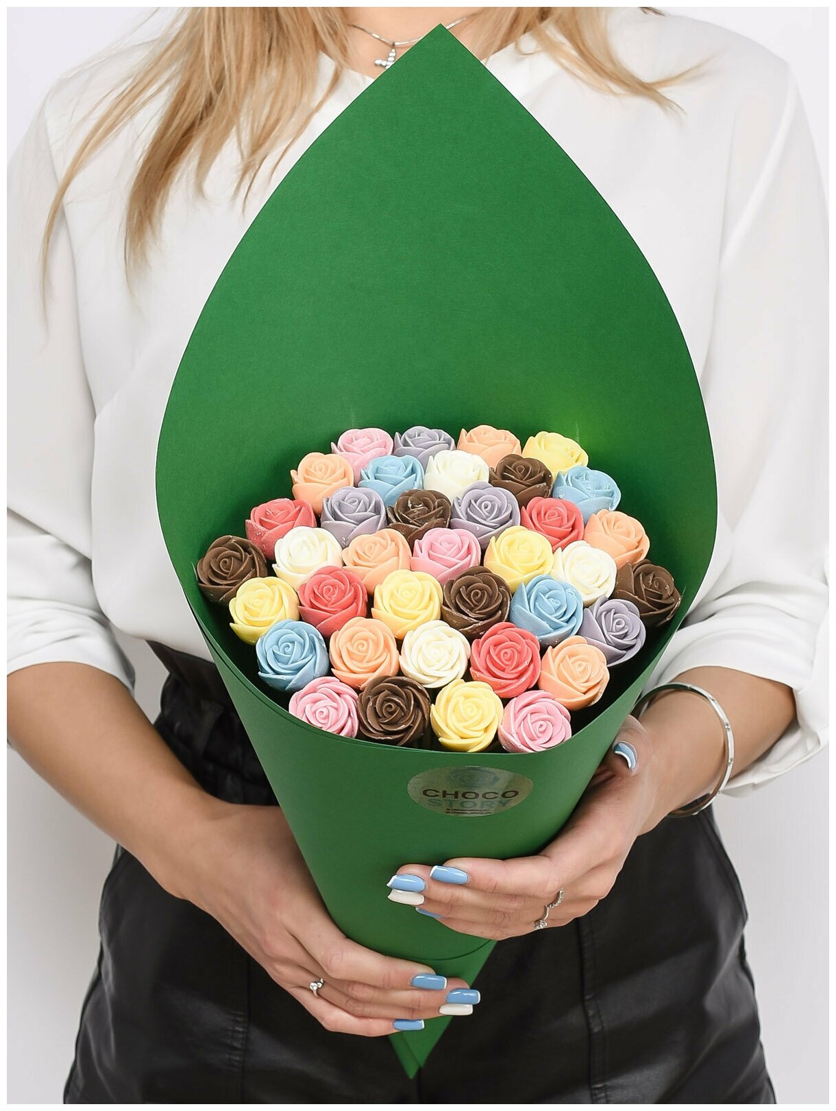 Букет шоколадных роз 37 шт. CHOCO STORY - сладкие разноцветные розочки в красивой упаковке, 444 гр. YA-B37-Z-MIX - фотография № 1