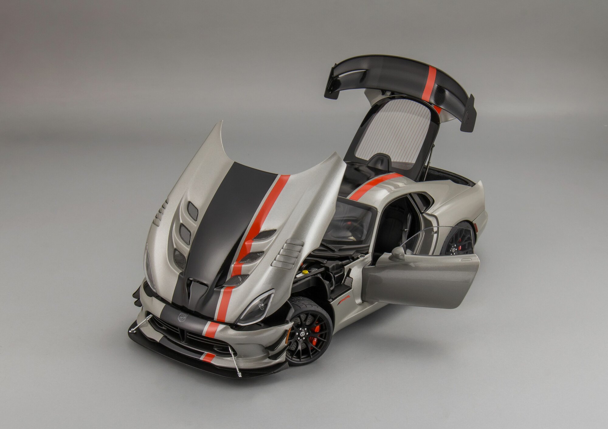Коллекционная масштабная модель 1:18 Dodge Viper ACR 2017 от AUTOart — фото 1