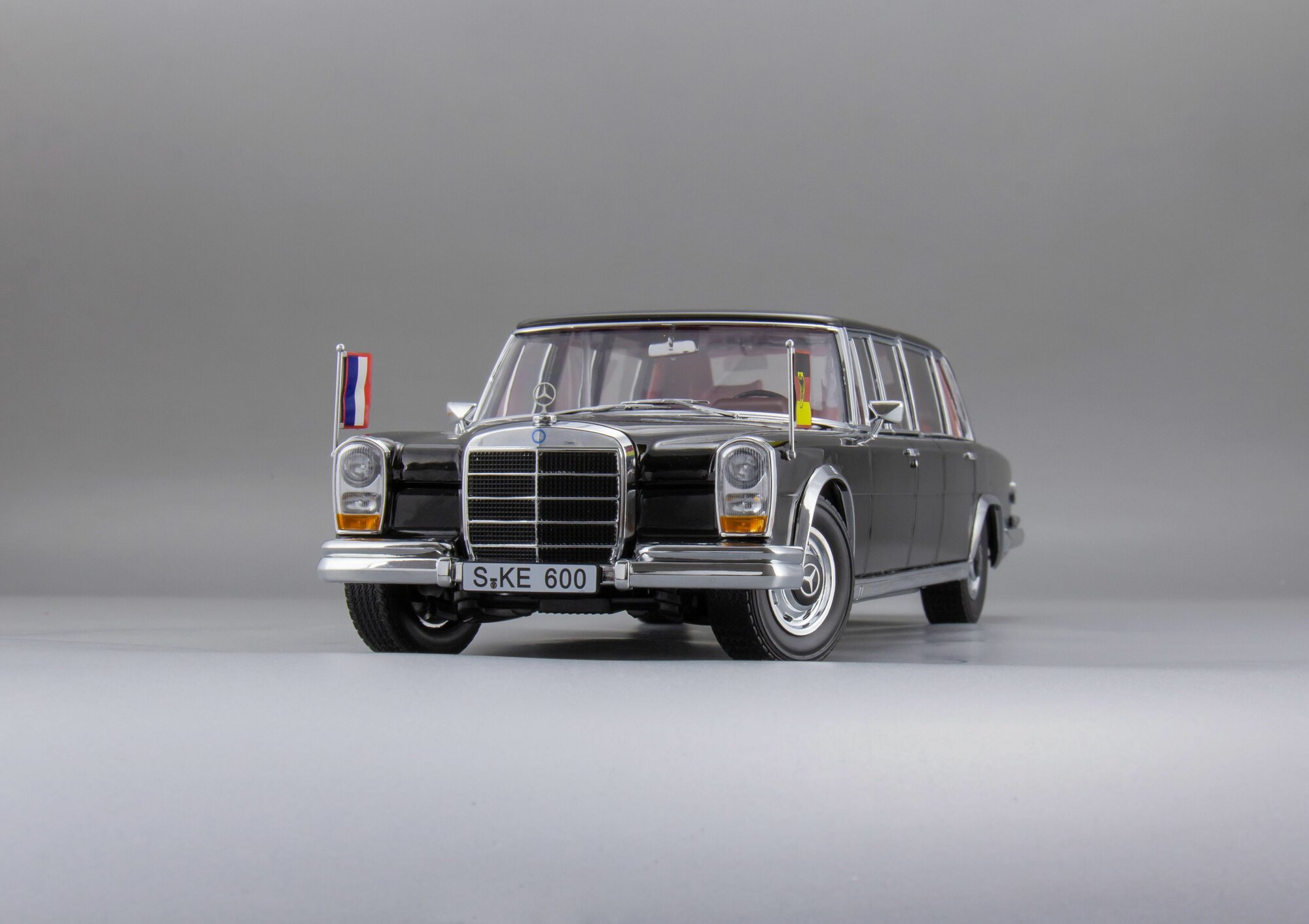 1:18 Mercedes-Benz 600 W100 Pullman "Brandt/Pompidou", Коллекционная масштабная модель от KK Scale — фото 1