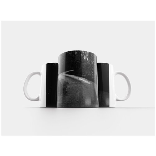 фото Кружка "черное и белое, деревья, дорога" 320 мл lotsprints