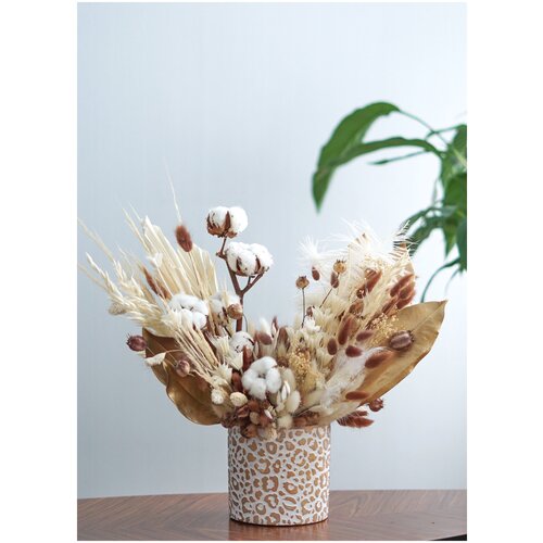 Интерьерная композиция из сухоцветов и веток хлопка в керамическом кашпо