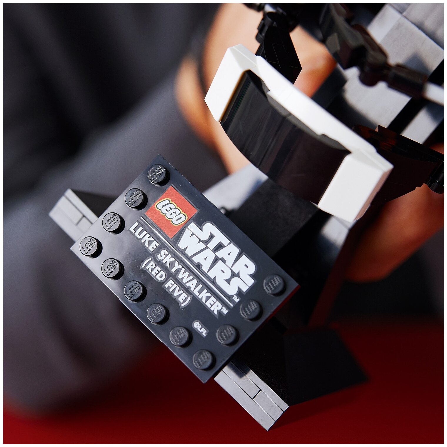 Конструктор LEGO Star Wars "Шлем Люка Скайуокера (Красный-5)" 75327 - фото №9