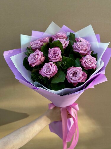 Изображение товара Монобукет Liana Flowers "Меритим", розы, самшит, фиолетовый, 50см