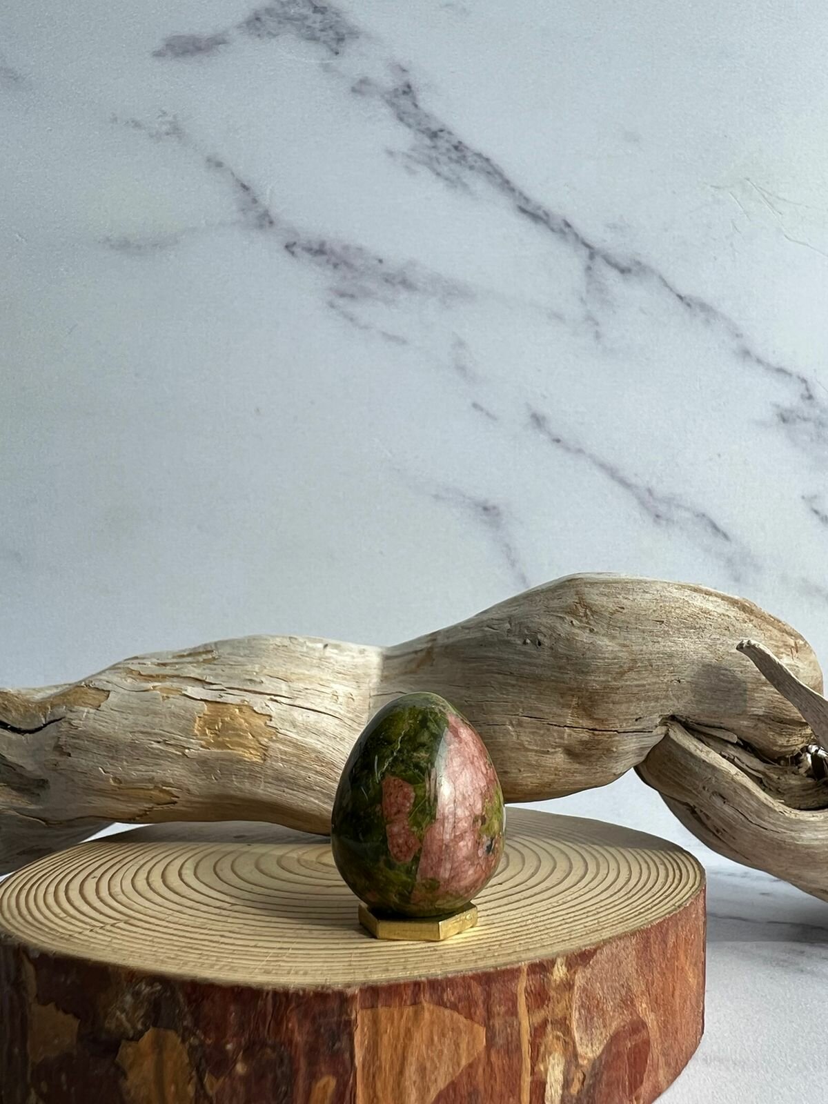 Сувенир на Пасху "Яйцо" из натурального камня Унакит , 22х18 мм.