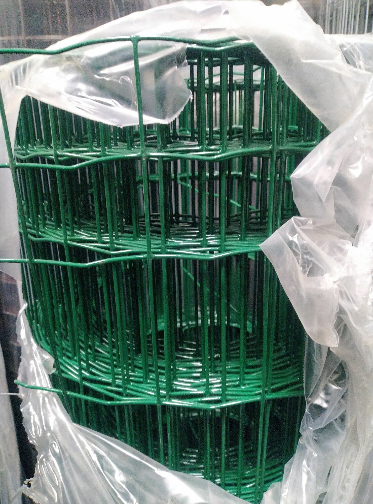 фото Сетка Сварная с ПВХ покрытием яч. 50х100/50 мм. d 2,2 мм. высота 1500 мм. Длина 7 м. Металлическая оцинкованная, стальная декоративная для забора