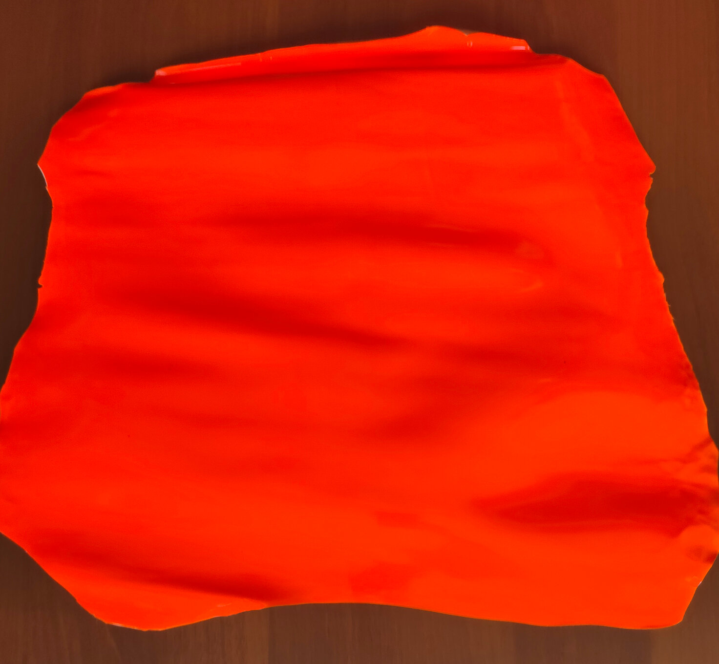 Натуральная итальянская кожа - шевро, коза, ламинированная светоотражающей пленкой. 30-35 дм2, цвет оранжевый