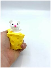 Детская антистресс развивающая игрушка для малышей Мышка в сыре мялка Белая